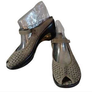 Jambu Army Green Suede Walking Mule Shoes Size 9.5